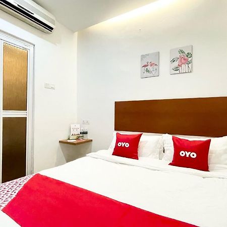 Oyo 90334 Mawlaya Hotel Bayan Lepas Ngoại thất bức ảnh