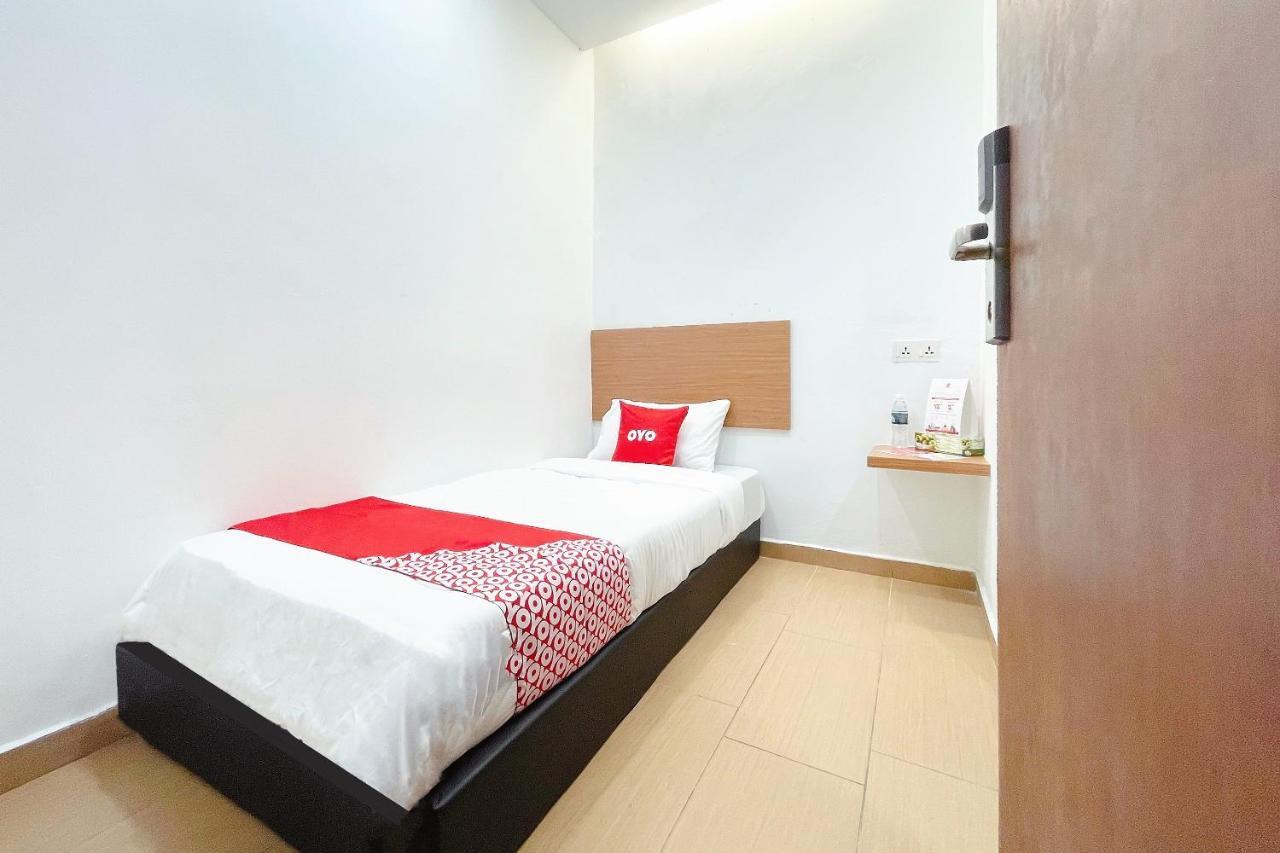 Oyo 90334 Mawlaya Hotel Bayan Lepas Ngoại thất bức ảnh
