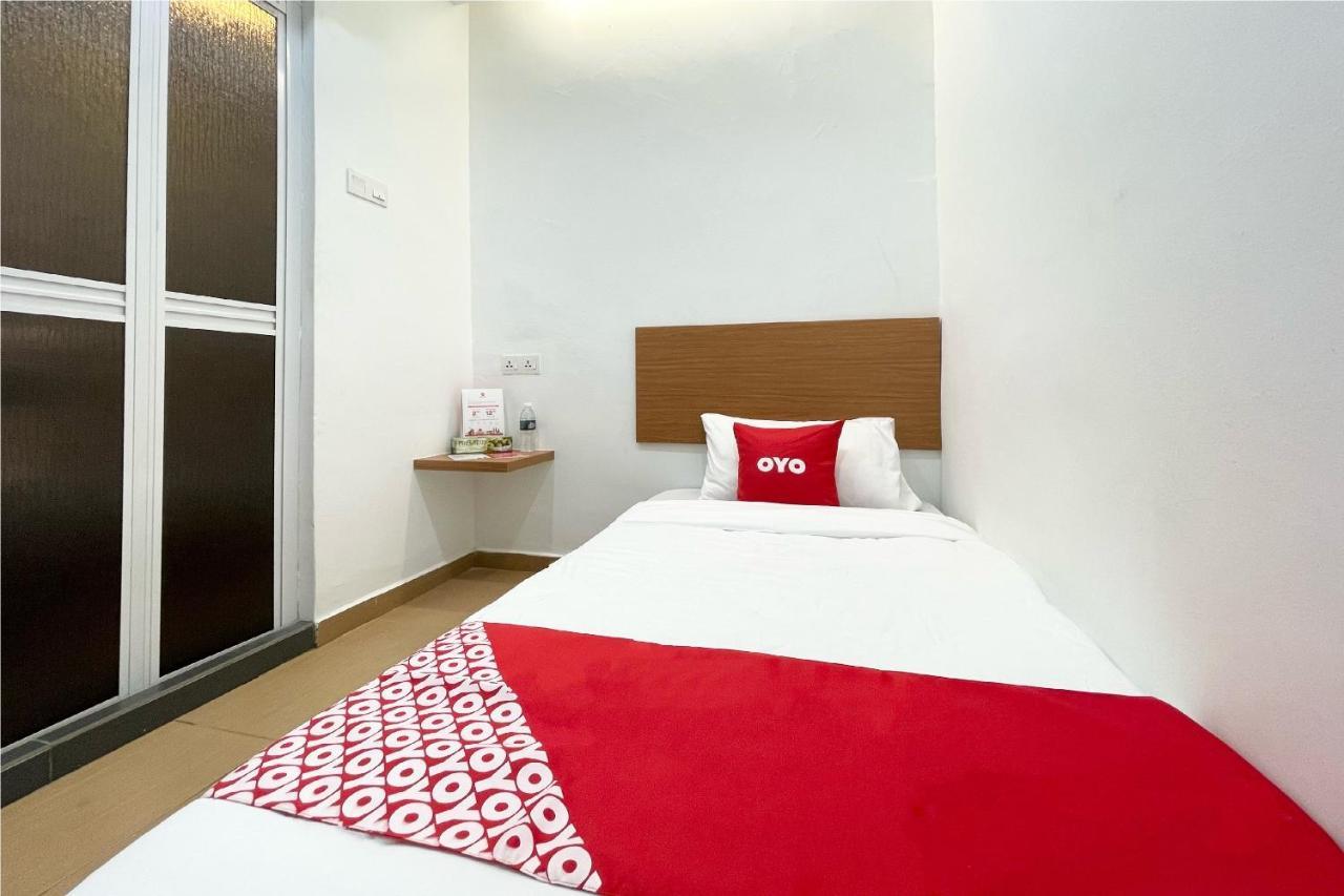 Oyo 90334 Mawlaya Hotel Bayan Lepas Ngoại thất bức ảnh