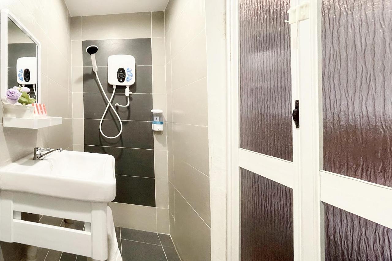 Oyo 90334 Mawlaya Hotel Bayan Lepas Ngoại thất bức ảnh